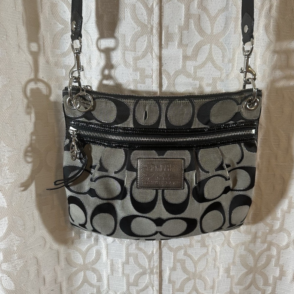 Coach Poppy Signature Hippie Shoulder Bag "C" monogram Pattern Grey And Black